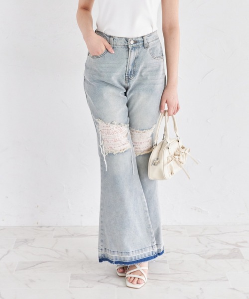 tocco closet(トッコ クローゼット)の「【ZOZO限定】レース×ダメージ加工フレアデニムパンツ(デニムパンツ・レディース・ブルー/ブラック/サックスブルー・M)」の2枚目の写真