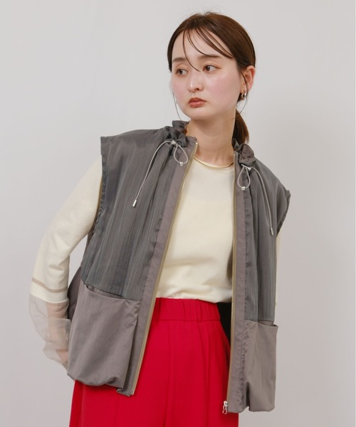 palm RICHE(ポームリシュ)の「異素材切り替えバルーンヘムベスト(ベスト・レディース・ブラック/グレー・M)」の2枚目の写真