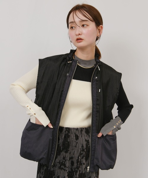 palm RICHE(ポームリシュ)の「異素材切り替えバルーンヘムベスト(ベスト・レディース・ブラック/グレー・M)」の4枚目の写真
