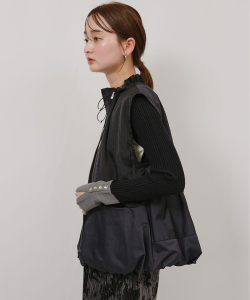 palm RICHE(ポームリシュ)の「異素材切り替えバルーンヘムベスト(ベスト・レディース・ブラック/グレー・M)」の5枚目の写真