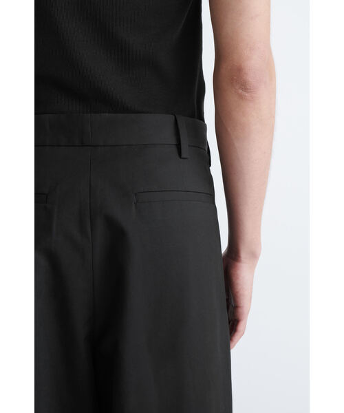 コットンワイドレッグチノ（チノパンツ）｜COS（コス）のファッション