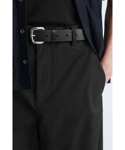 コットンワイドレッグチノ（チノパンツ）｜COS（コス）のファッション