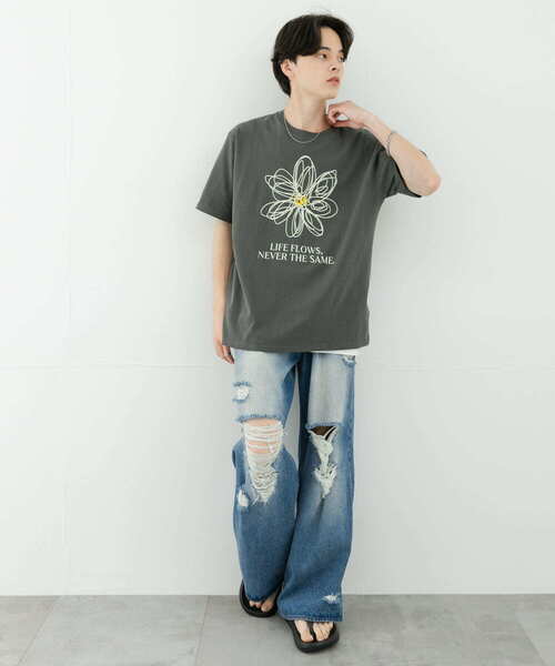 SENSE OF PLACE by URBAN RESEARCH(センスオブプレイスバイアーバンリサーチ)の「フラワーアートグラフィックショートスリーブTシャツ(Tシャツ/カットソー・メンズ・ライトベージュ/チャコールグレー/グリーン・MEDIUM/LARGE)」の14枚目の写真