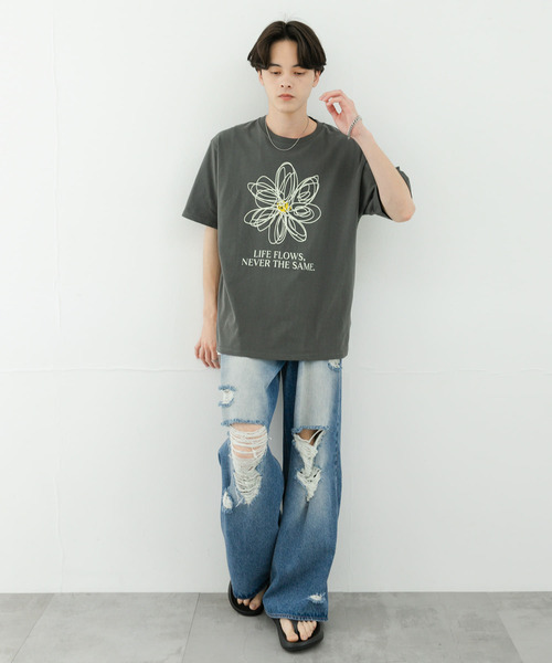 SENSE OF PLACE by URBAN RESEARCH(センスオブプレイスバイアーバンリサーチ)の「フラワーアートグラフィックショートスリーブTシャツ(Tシャツ/カットソー・メンズ・ライトベージュ/チャコールグレー/グリーン・MEDIUM/LARGE)」の15枚目の写真