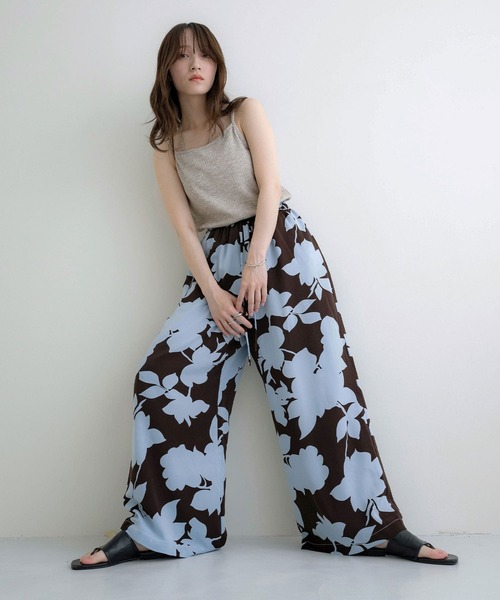 NOAHL(ノアル)の「【NOAHL】ボタニカルパンツ(その他パンツ・レディース・ブラウン系/ブラック系・M/S)」の2枚目の写真