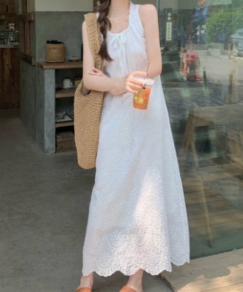 Aelina(エリナ)の「ノースリーブワンピース(ワンピース・レディース・ホワイト/ベージュ・F)」の1枚目の写真