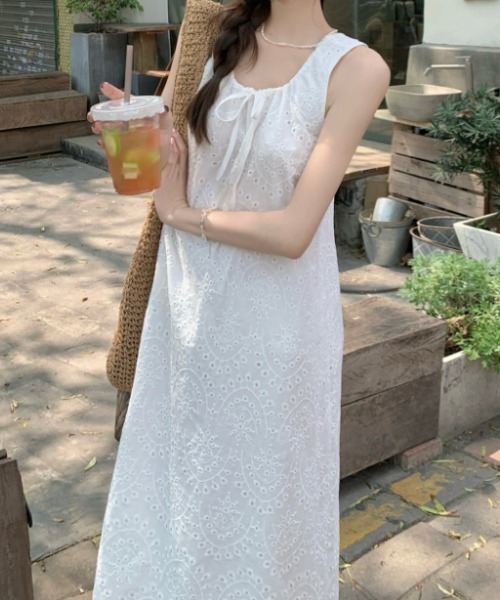 Aelina(エリナ)の「ノースリーブワンピース(ワンピース・レディース・ホワイト/ベージュ・F)」の21枚目の写真