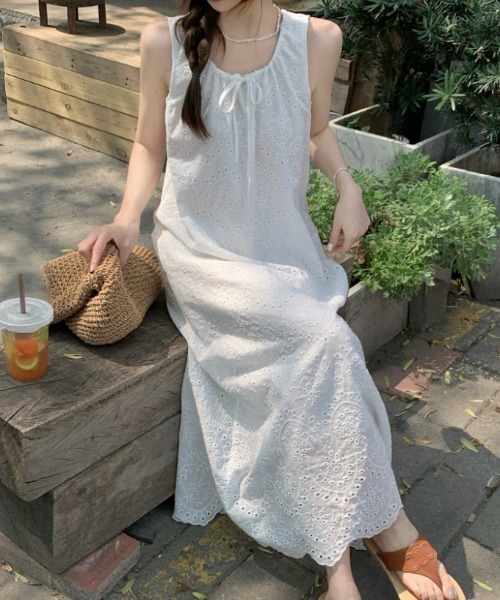 Aelina(エリナ)の「ノースリーブワンピース(ワンピース・レディース・ホワイト/ベージュ・F)」の20枚目の写真