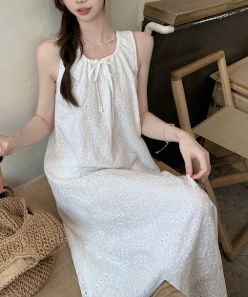 Aelina(エリナ)の「ノースリーブワンピース(ワンピース・レディース・ホワイト/ベージュ・F)」の16枚目の写真
