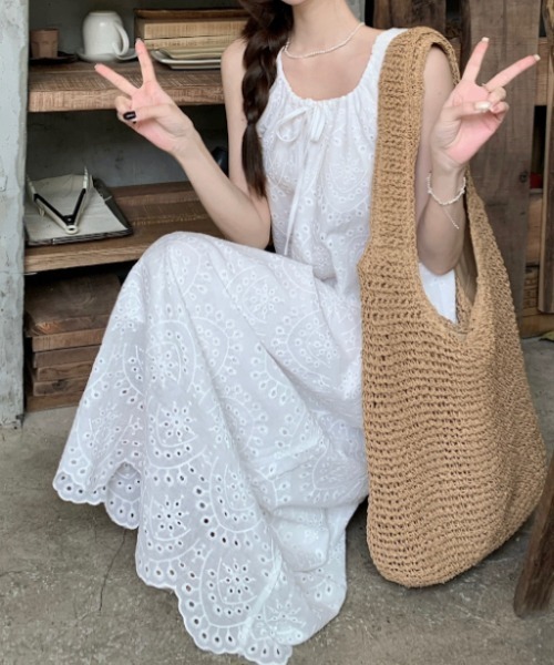 Aelina(エリナ)の「ノースリーブワンピース(ワンピース・レディース・ホワイト/ベージュ・F)」の14枚目の写真