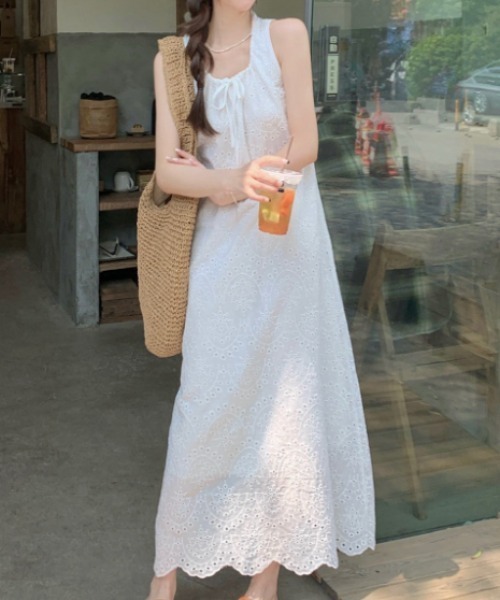 Aelina(エリナ)の「ノースリーブワンピース(ワンピース・レディース・ホワイト/ベージュ・F)」の13枚目の写真