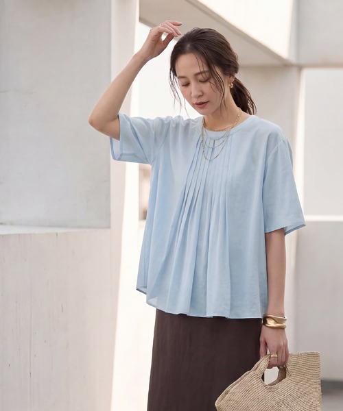 STYLE DELI（スタイルデリ）の「【LUXE】シボ生地プリーツタック５分袖ブラウス（Tシャツ/カットソー・レディース・ブルー系/オレンジ・FREE）」の2枚目の写真