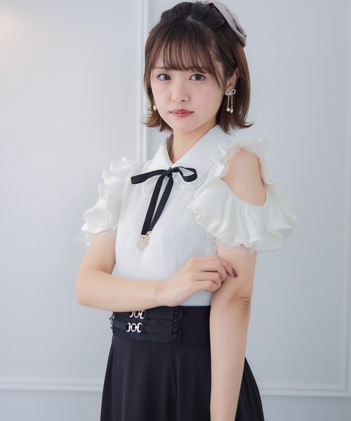 couture BY ROJITA(クチュールバイロジータ)の「ショルダーラッフルフリルトップス(Tシャツ/カットソー・レディース・ボルドー/ブラック/ホワイト・FREE)」の19枚目の写真