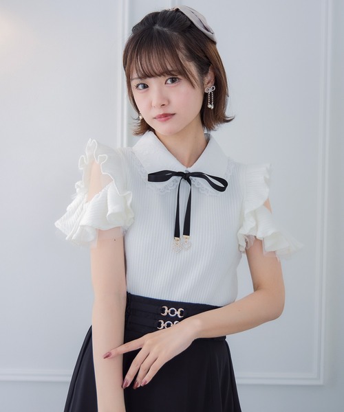 couture BY ROJITA(クチュールバイロジータ)の「ショルダーラッフルフリルトップス(Tシャツ/カットソー・レディース・ボルドー/ブラック/ホワイト・FREE)」の21枚目の写真