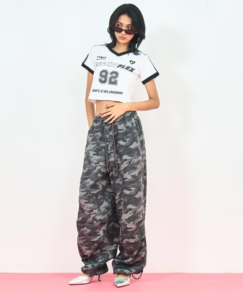 ANAP（アナップ）の「ライン Vネック ゲーミング プリント Tシャツ（Tシャツ/カットソー・レディース・ホワイト/ブラック・FREE）」の7枚目の写真
