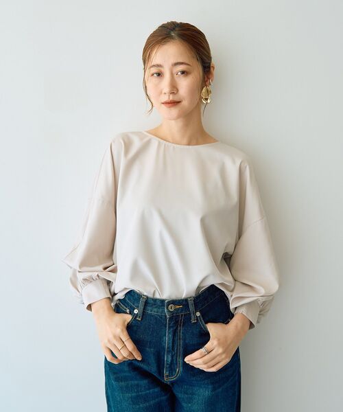 YECCA VECCA（イェッカヴェッカ）の「2wayボリューム袖ブラウス（シャツ/ブラウス・レディース・ライトベージュ/ブルーグリーン/ボルドー/ハウンドトゥース・FREE）」の8枚目の写真