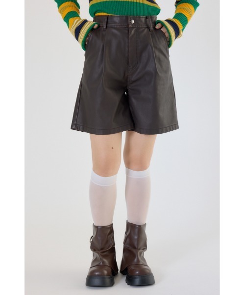 RODEO CROWNS WIDE BOWL（ロデオクラウンズワイドボウル）の「ヴィンテージフェイクレザーハーフパンツ（その他パンツ・レディース・ブラック/ダークグリーン/ブラウン・SMALL/MEDIUM）」の3枚目の写真