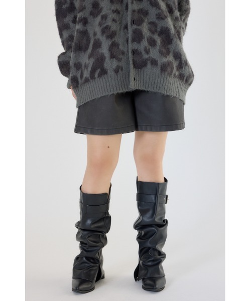 RODEO CROWNS WIDE BOWL（ロデオクラウンズワイドボウル）の「ヴィンテージフェイクレザーハーフパンツ（その他パンツ・レディース・ブラック/ダークグリーン/ブラウン・SMALL/MEDIUM）」の4枚目の写真