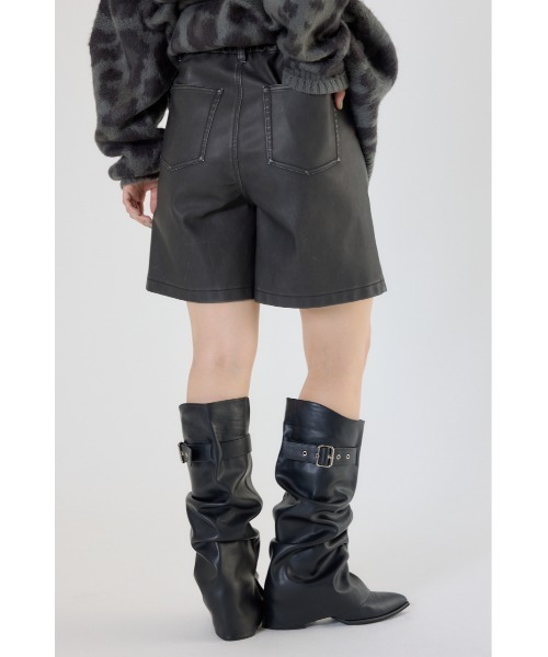 RODEO CROWNS WIDE BOWL（ロデオクラウンズワイドボウル）の「ヴィンテージフェイクレザーハーフパンツ（その他パンツ・レディース・ブラック/ダークグリーン/ブラウン・SMALL/MEDIUM）」の7枚目の写真