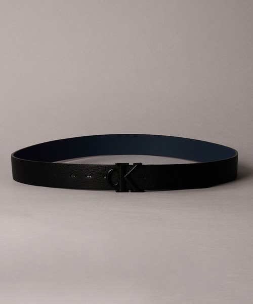 Calvin Klein(カルバン・クライン)の「リバーシブルモノグラム バックルベルト(ベルト・メンズ・ブラック系その他・105/85/95)」の4枚目の写真