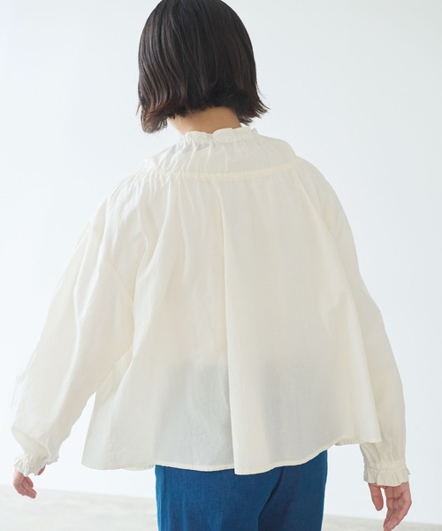 bulle de savon（ビュルデサボン）の「●コットン/シルク ローン ギャザーブラウス（シャツ/ブラウス・レディース・アイボリー/サックスブルー・FREE）」の6枚目の写真