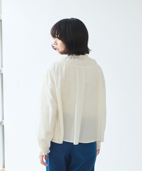 bulle de savon（ビュルデサボン）の「●コットン/シルク ローン ギャザーブラウス（シャツ/ブラウス・レディース・アイボリー/サックスブルー・FREE）」の7枚目の写真