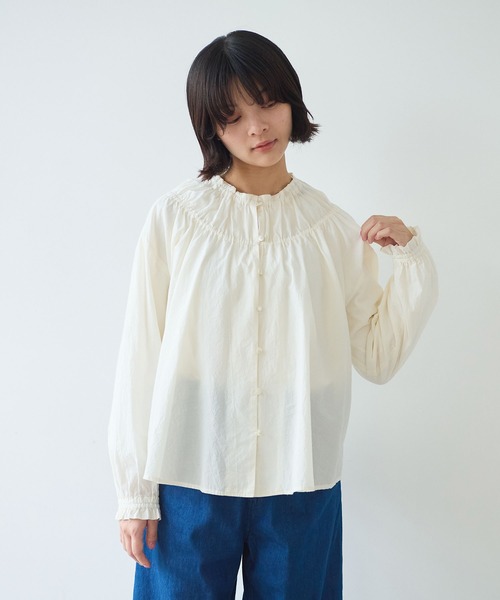 bulle de savon（ビュルデサボン）の「●コットン/シルク ローン ギャザーブラウス（シャツ/ブラウス・レディース・アイボリー/サックスブルー・FREE）」の3枚目の写真