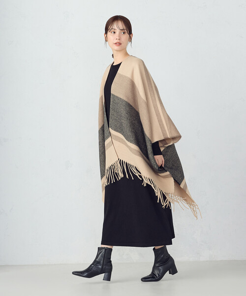 MONO　COMME CA（モノコムサ）の「ボーダー柄 ポンチョストール（ストール/ショール・レディース・グレー/ベージュ・FREE）」の5枚目の写真