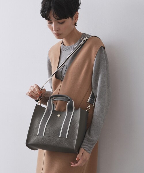 OPAQUE.CLIP（オペークドットクリップ）の「【軽量／2WAY】ラインテープスクエアミドルトートバッグ（トートバッグ・レディース・ベージュ/ブラック/チャコールグレー・00）」の10枚目の写真