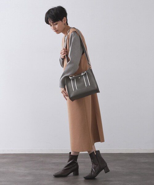 OPAQUE.CLIP（オペークドットクリップ）の「【軽量／2WAY】ラインテープスクエアミドルトートバッグ（トートバッグ・レディース・ベージュ/ブラック/チャコールグレー・00）」の11枚目の写真