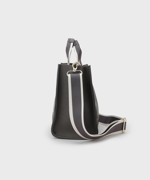 OPAQUE.CLIP（オペークドットクリップ）の「【軽量／2WAY】ラインテープスクエアミドルトートバッグ（トートバッグ・レディース・ベージュ/ブラック/チャコールグレー・00）」の16枚目の写真