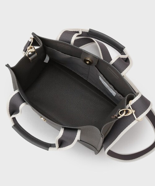 OPAQUE.CLIP（オペークドットクリップ）の「【軽量／2WAY】ラインテープスクエアミドルトートバッグ（トートバッグ・レディース・ベージュ/ブラック/チャコールグレー・00）」の19枚目の写真