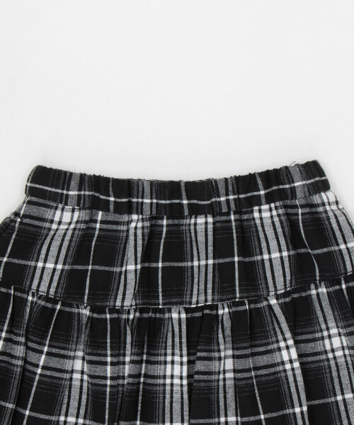 COMME CA ISM(コムサイズム)の「チェック バルーンスカート(スカート・キッズ・ブラック系・150cm/110cm/120cm/130cm/140cm/100cm)」の3枚目の写真