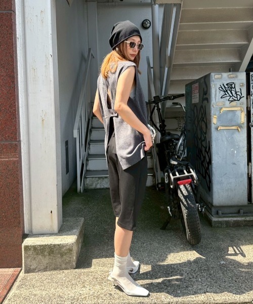 HANNE(アン)の「バックスリットニットベスト(ニット/セーター・レディース・ベージュ/グレー・FREE)」の16枚目の写真