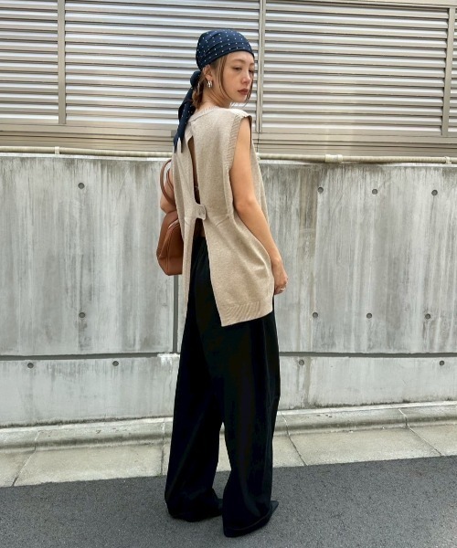 HANNE(アン)の「バックスリットニットベスト(ニット/セーター・レディース・ベージュ/グレー・FREE)」の10枚目の写真