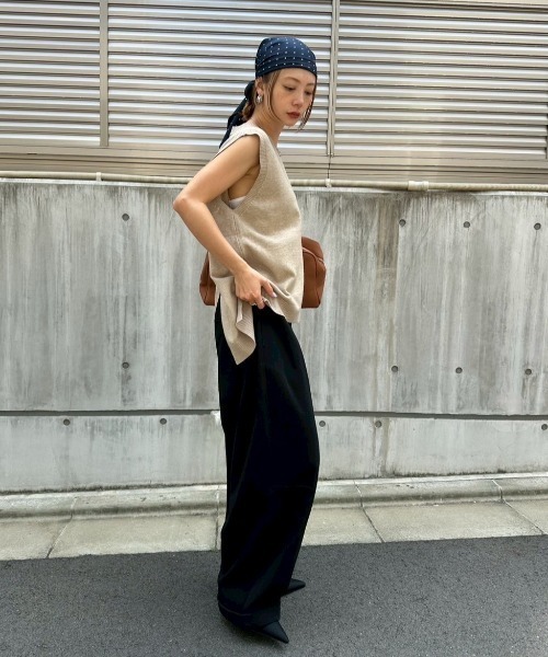 HANNE(アン)の「バックスリットニットベスト(ニット/セーター・レディース・ベージュ/グレー・FREE)」の9枚目の写真