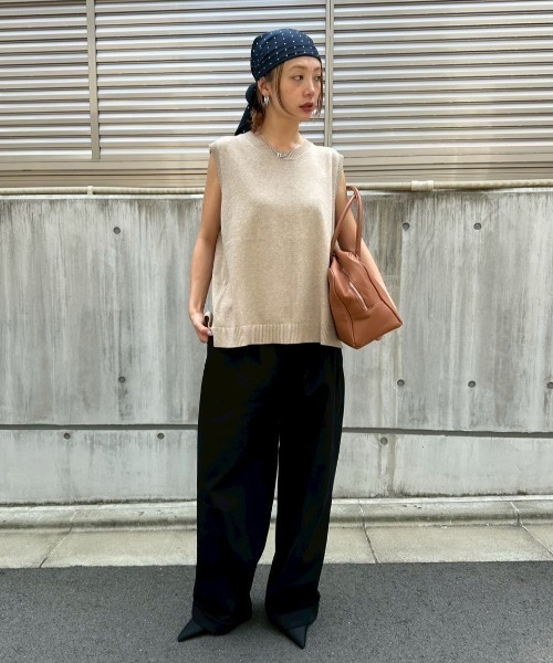 HANNE(アン)の「バックスリットニットベスト(ニット/セーター・レディース・ベージュ/グレー・FREE)」の8枚目の写真