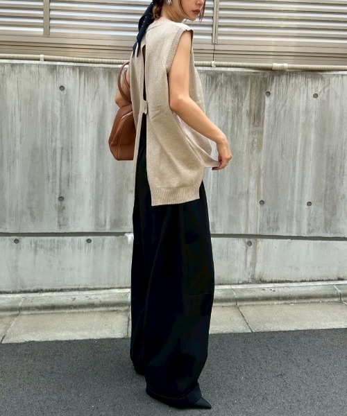 HANNE(アン)の「バックスリットニットベスト(ニット/セーター・レディース・ベージュ/グレー・FREE)」の3枚目の写真