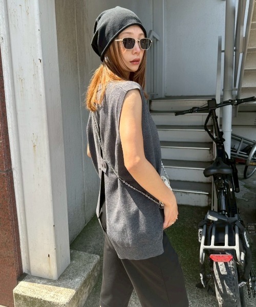 HANNE(アン)の「バックスリットニットベスト(ニット/セーター・レディース・ベージュ/グレー・FREE)」の13枚目の写真