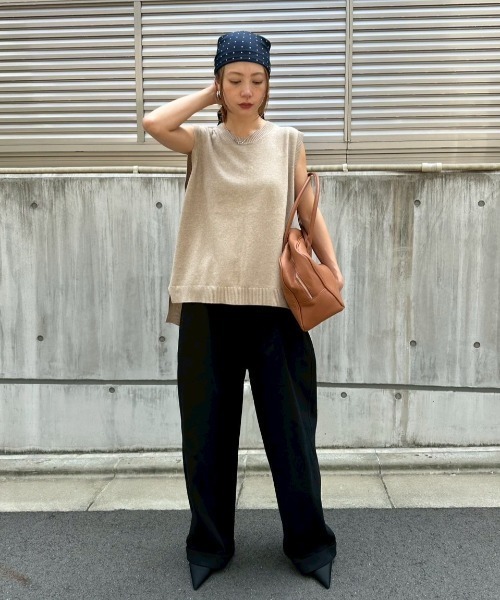 HANNE(アン)の「バックスリットニットベスト(ニット/セーター・レディース・ベージュ/グレー・FREE)」の7枚目の写真