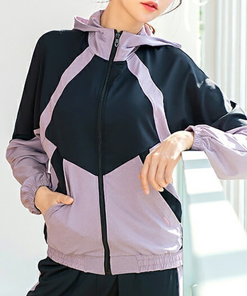 スポーティさとアクティブ感の4点セットフィットネスウェア