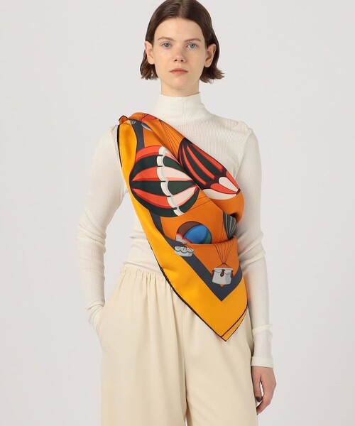 TOMORROWLAND （トゥモローランド）の「Atelier TOMORROWLAND BALLON シルクスカーフ（バンダナ/スカーフ・レディース・ライトベージュ/オレンジ系その他・FREE）」の3枚目の写真