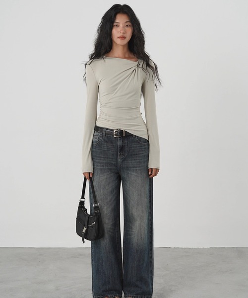 EIGHTHMONTH(エイスマンス)の「アシンメトリーツイストトップ EM25a071【EIGHTHMONTH】(Tシャツ/カットソー・レディース・ライトベージュ/ブラック・S/M)」の7枚目の写真