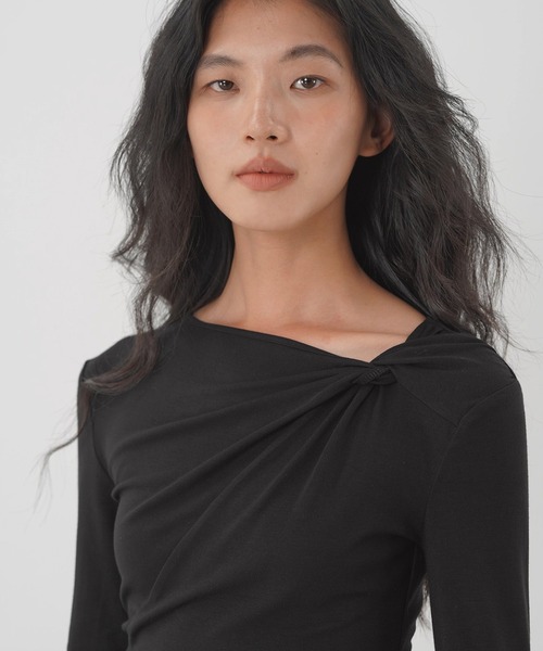 EIGHTHMONTH(エイスマンス)の「アシンメトリーツイストトップ EM25a071【EIGHTHMONTH】(Tシャツ/カットソー・レディース・ライトベージュ/ブラック・S/M)」の12枚目の写真