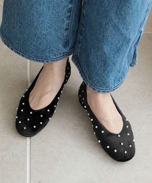 DONOBAN（ドノバン）の「パールベロアパンプス（パンプス・レディース・アイボリー/ブラック/ワイン・35/37/39）」の2枚目の写真