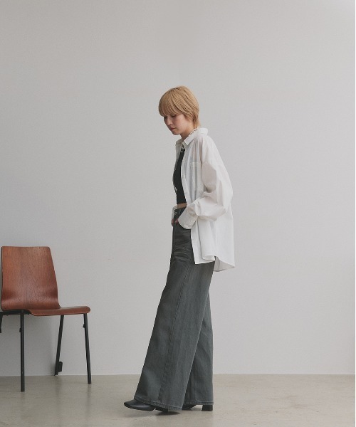 ad thie(アドティエ)の「ヴィンテージライク グラデーションデニムパンツ(デニムパンツ・レディース・ブラック/カーキ・MEDIUM/LARGE)」の4枚目の写真