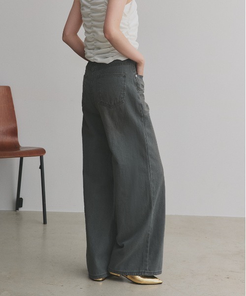 ad thie(アドティエ)の「ヴィンテージライク グラデーションデニムパンツ(デニムパンツ・レディース・ブラック/カーキ・MEDIUM/LARGE)」の13枚目の写真