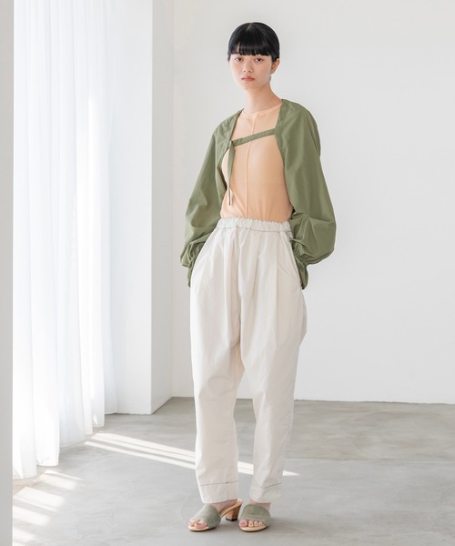 sneeuw(スニュウ)の「タックドローパンツ(その他パンツ・レディース・ホワイト/グリーン・1/3)」の3枚目の写真