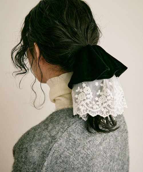 Lutim by u（ルチバイユー）の「Velour lace over scrunchie / ベロアレースオーバーシュシュ（シュシュ・レディース・ブラック・FREE）」の8枚目の写真