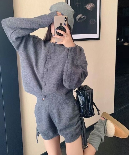 ViViDAY（ビビデー）の「【上下2点セット】ボリューム袖ニットカーディガン＋サイドリボンニットショートパンツ（セットアップ・レディース・ブラック/グレー・M）」の10枚目の写真